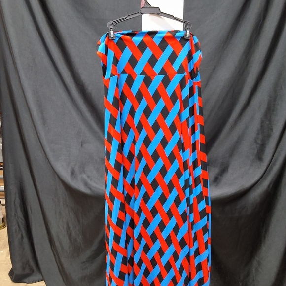Vibrant Red and Blue Geometric Skirt - Picture 11 of 15